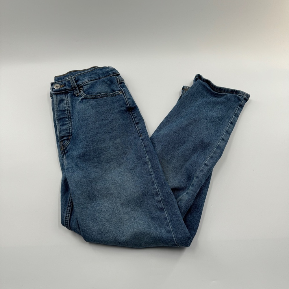 Old Navy Extra High Rise Sky Hi Straight Secret Smooth Pocket Jeans Medium Wash